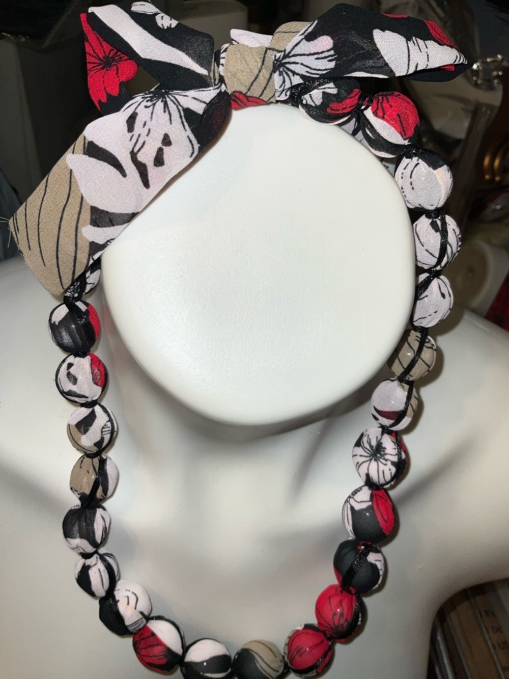 Statement Necklace Floral Fabric ascending Bead Black, Red Pattern new vintage